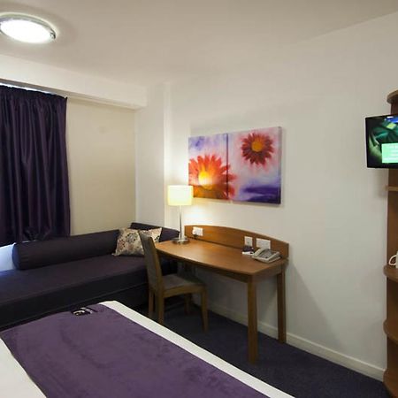 Premier Inn Sheffield Arena Exterior foto