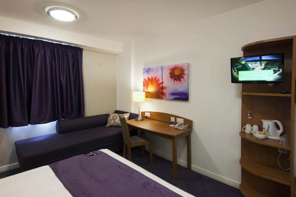 Premier Inn Sheffield Arena Exterior foto