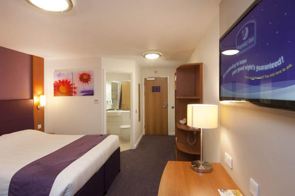 Premier Inn Sheffield Arena Exterior foto